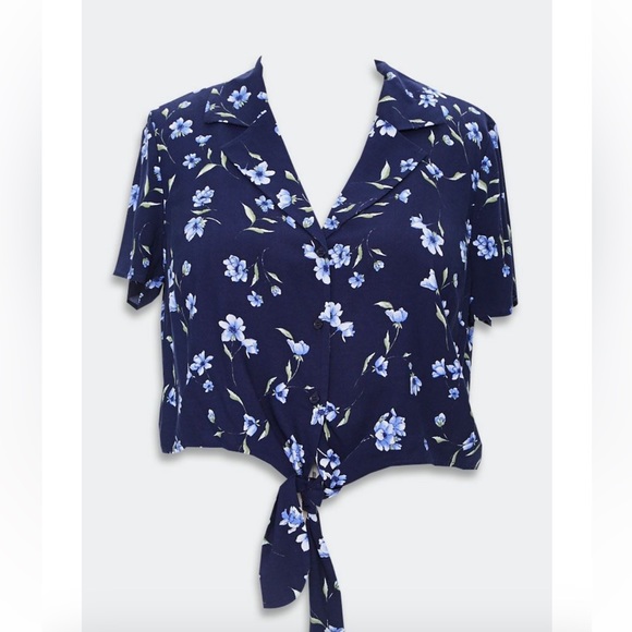 Forever 21 Plus Front Tie - Picture 2 of 2